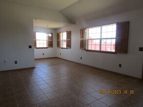 305 E Seminole St in Geronimo, OK - Building Photo - Building Photo