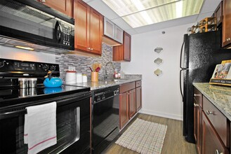 Washington Park Apartments in Detroit, MI - Foto de edificio - Building Photo
