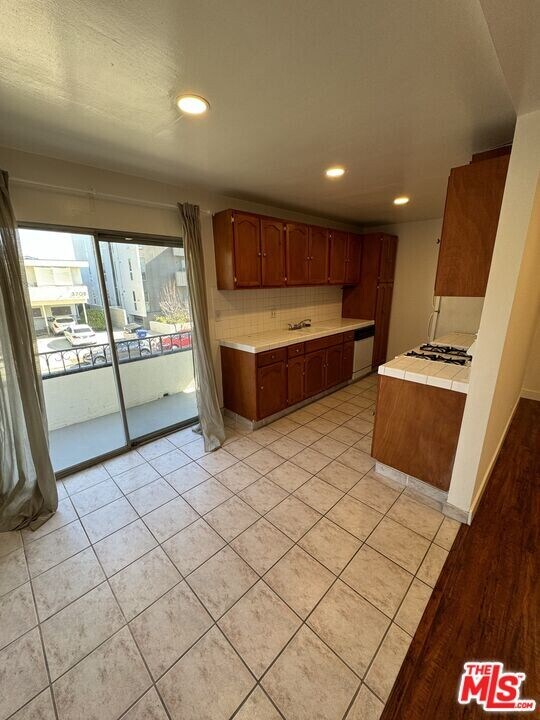 3707 Kelton Ave in Los Angeles, CA - Building Photo