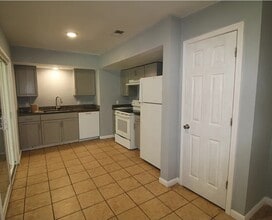 223 N Edgewood Dr in Statesboro, GA - Building Photo - Building Photo