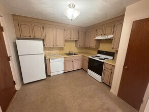 155 Lexington St in Newton, MA - Building Photo - Building Photo