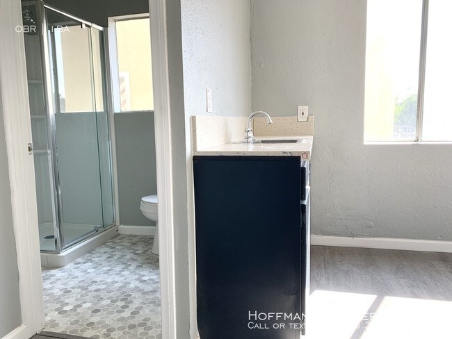 1403 E 23rd St-Unit -D in Los Angeles, CA - Building Photo - Building Photo