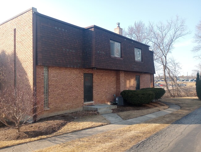 417 S Summit St in Barrington, IL - Building Photo - Building Photo