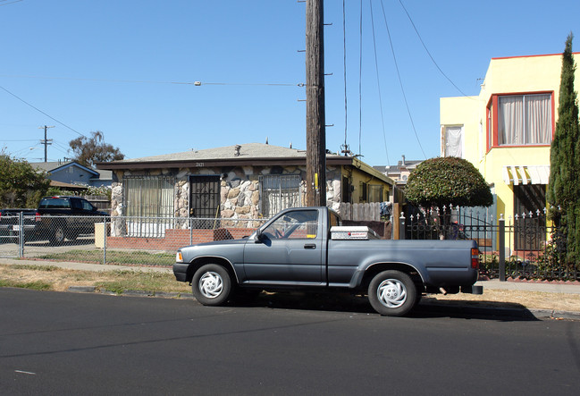 2419-2421 Roosevelt Ave in Richmond, CA - Building Photo - Building Photo