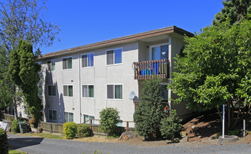 Achilles Apartments in Everett, WA - Building Photo - Building Photo