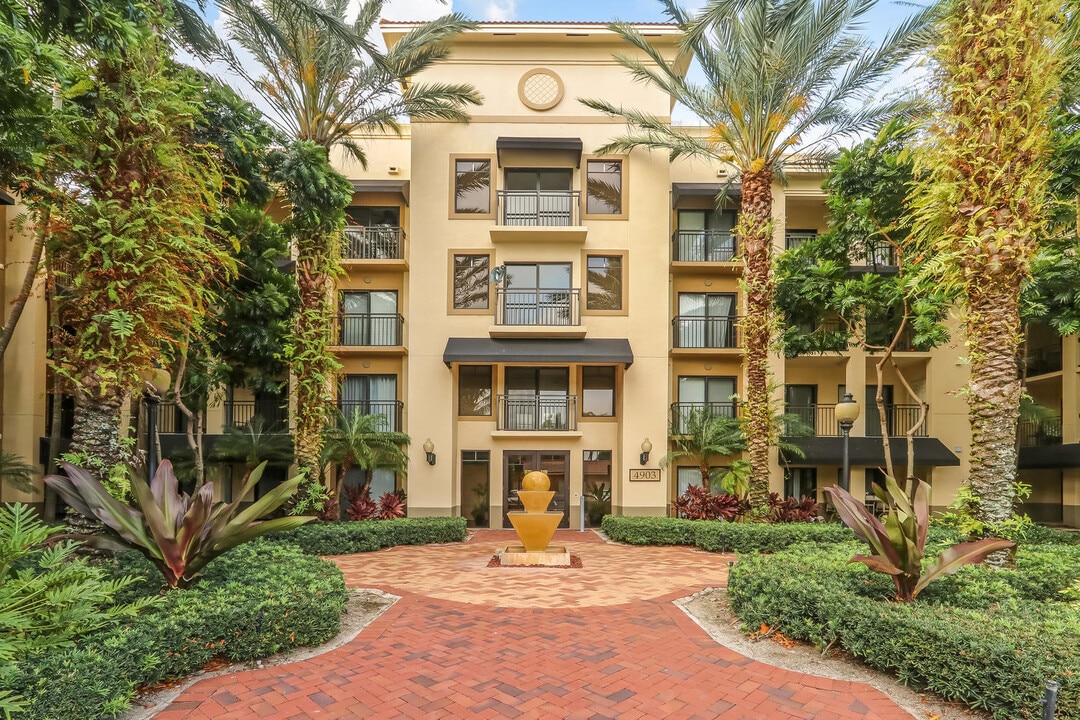 4907 Midtown Ln in Palm Beach Gardens, FL - Building Photo