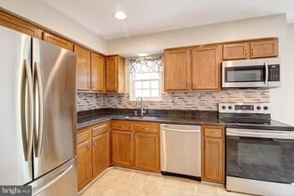 101 S Oak Cliff Ct in Mount Airy, MD - Building Photo - Building Photo