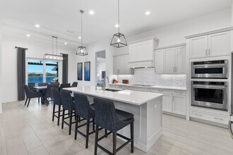 14265 Laguna Spgs Ln in Naples, FL - Foto de edificio - Building Photo