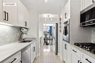 170 E 87th St in New York, NY - Building Photo - Building Photo