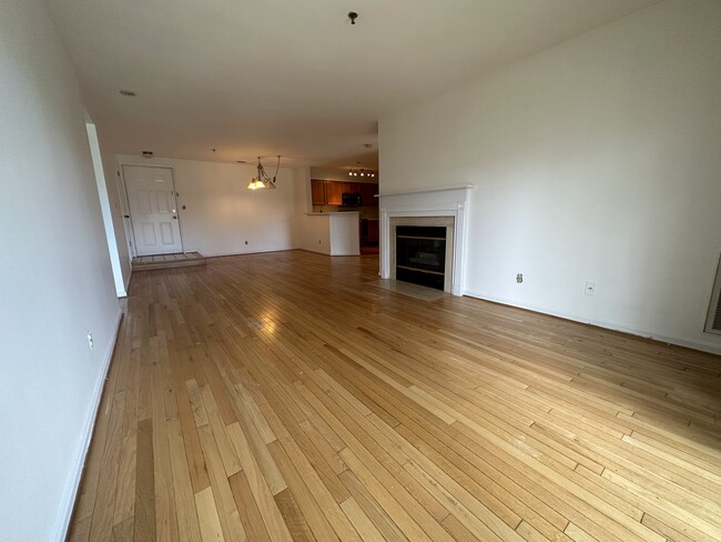 1100 Quaker Hill Dr, Unit 216 in Alexandria, VA - Building Photo - Building Photo