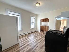 405 Ferry St in Everett, MA - Building Photo - Building Photo