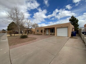 1616 Cagua Dr NE in Albuquerque, NM - Building Photo - Building Photo