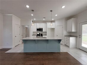 1 Langholm Cir in Bella Vista, AR - Foto de edificio - Building Photo