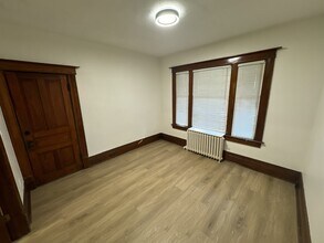 7 Centre St in St Catharines, ON - Building Photo - Building Photo