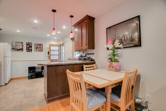 996 Larpenteur Ave West in St. Paul, MN - Building Photo - Building Photo