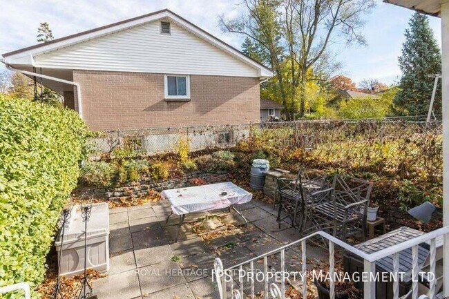 255 Farley Ave in Belleville, ON - Building Photo - Building Photo