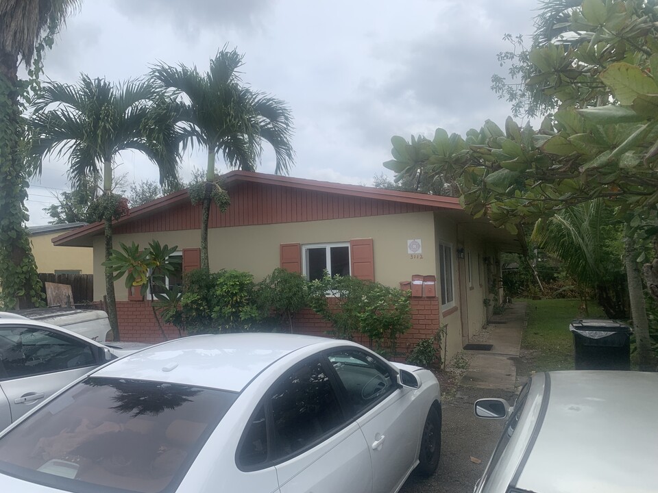 3112 SW 12th Plz, Unit 1 in Fort Lauderdale, FL - Foto de edificio