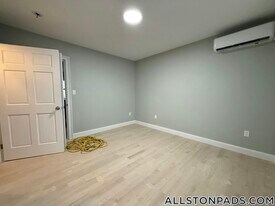 8 Brentwood St in Boston, MA - Building Photo