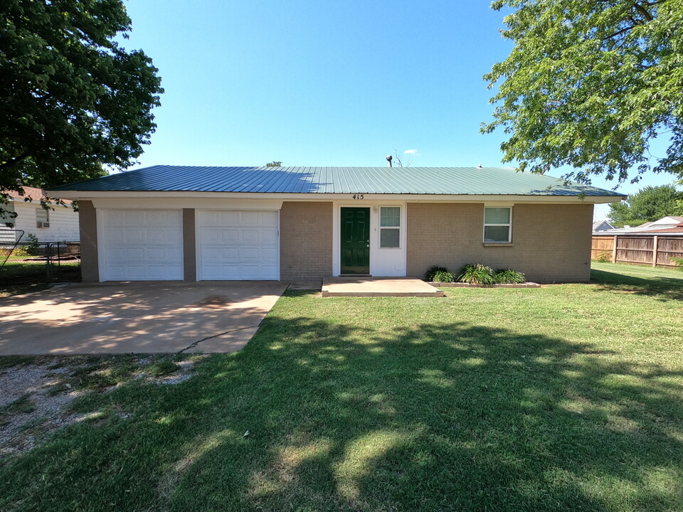 415 W Guthrie St in Cashion, OK - Building Photo