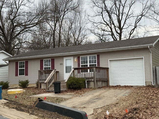 property at 805 Diane Ct