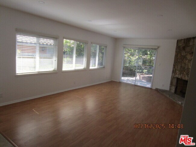 12715 Hartland St in Los Angeles, CA - Building Photo - Building Photo