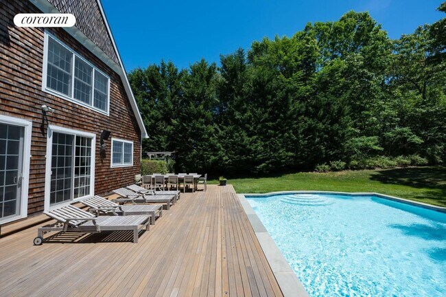 12 Balcomie Ln in Southampton, NY - Building Photo - Building Photo