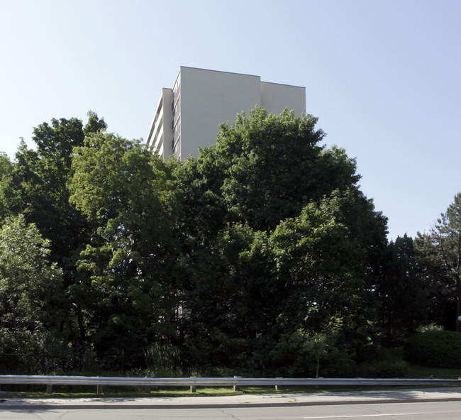 Lenworth Towers in Mississauga, ON - Building Photo - Building Photo