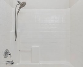 4530 Bollenbacher Ave in Sacramento, CA - Foto de edificio - Building Photo