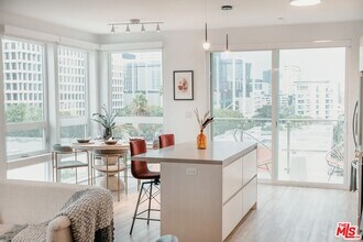 700 S Manhattan Pl in Los Angeles, CA - Building Photo - Building Photo