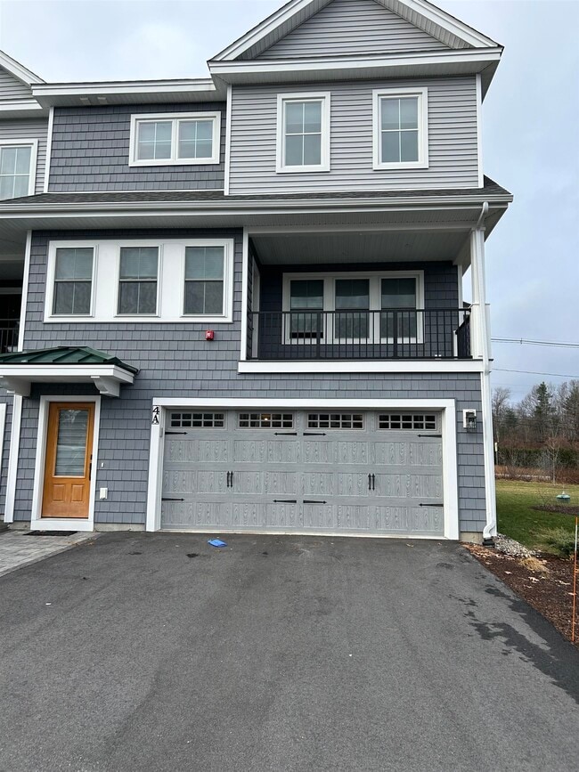 4 Washington Rd in Rye, NH - Foto de edificio - Building Photo