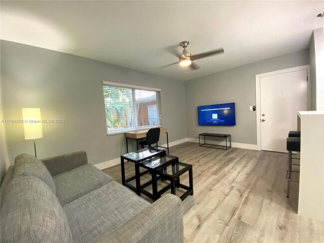 7901 SW 64th Ave in South Miami, FL - Building Photo - Building Photo