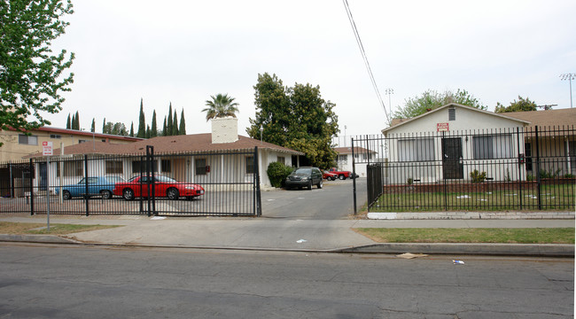 14653-14657 Blythe St in Panorama City, CA - Building Photo - Building Photo