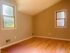 16 Oldwood Rd S in Port Washington, NY - Building Photo - Building Photo