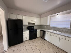 1933 E 51st Pl in Tulsa, OK - Building Photo