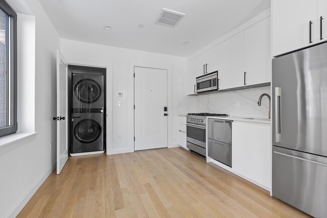 1618 Beacon St, Unit 3