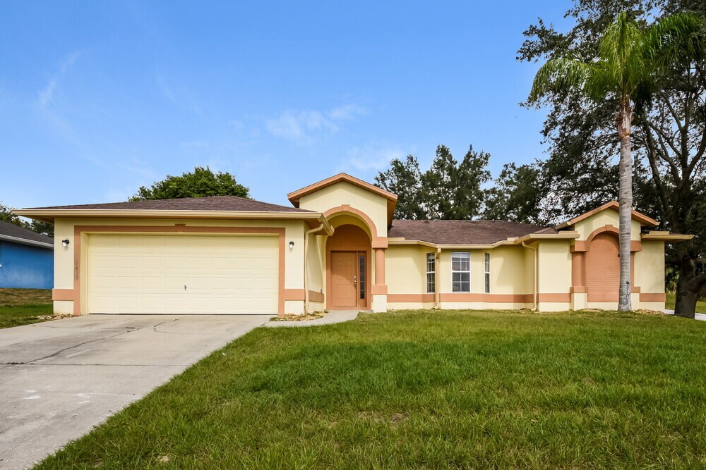 10433 Calle De Flores Dr in Clermont, FL - Building Photo