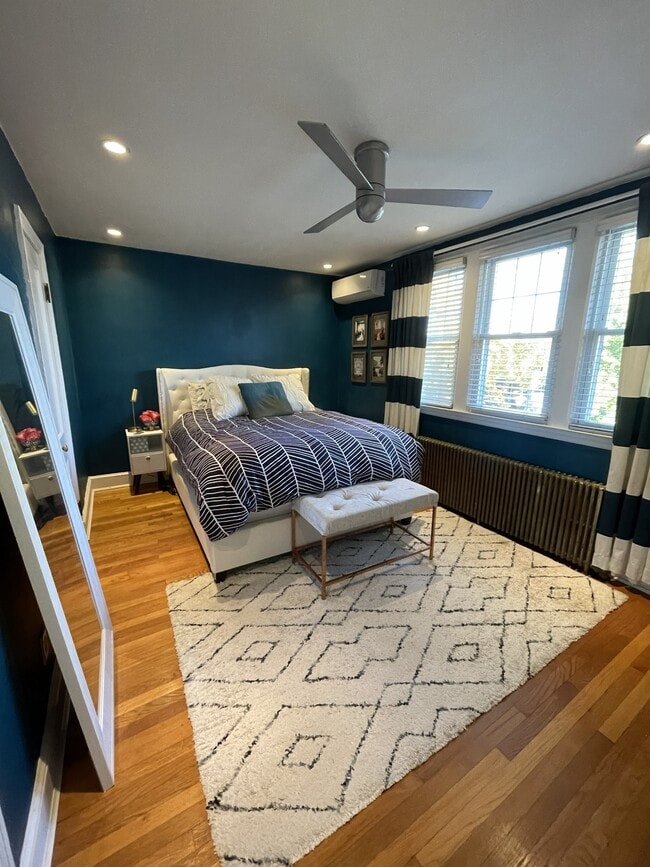 property at 1833 Burke St SE