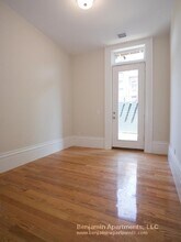 658 Massachusetts Ave, Unit 2 in Boston, MA - Foto de edificio - Building Photo