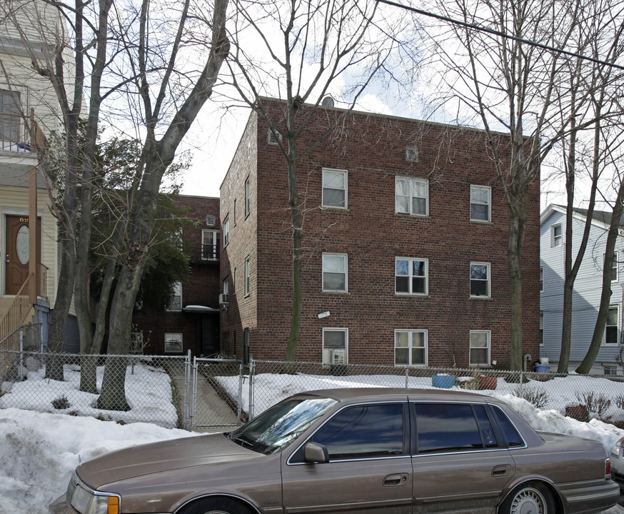 75 Clendenny Ave in Jersey City, NJ - Foto de edificio