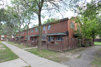 1-133 Bagot Ct in Toronto, ON - Building Photo - Building Photo