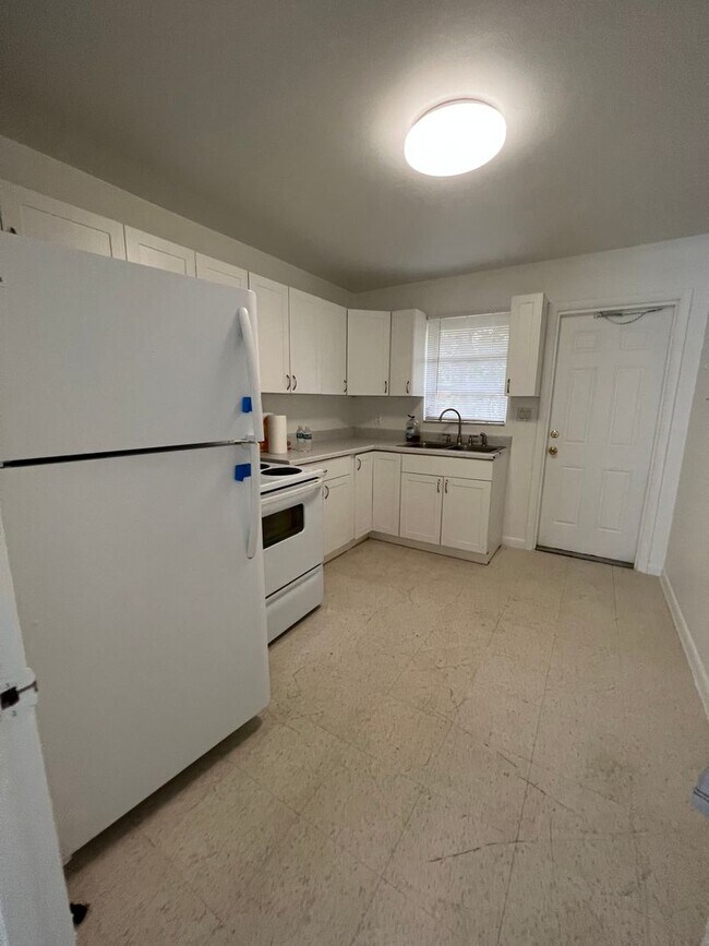 1520 N J St-Unit -1520-2 in Lake Worth Beach, FL - Building Photo - Building Photo