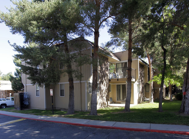 Ala Moana Apartments in Reno, NV - Building Photo - Building Photo