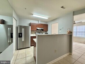 10128 Reprise Dr in Rockville, MD - Foto de edificio - Building Photo