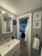 503 Wood St, Unit 2 in Bristol, RI - Building Photo - Building Photo