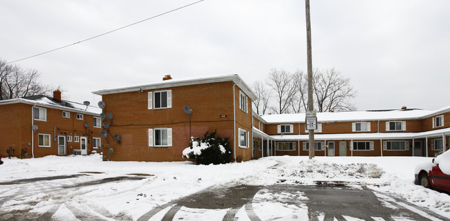 Banbury Village Condominium in Warrensville Heights, OH - Building Photo - Building Photo