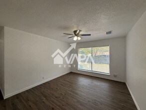7242 Glen Hill Dr in San Antonio, TX - Building Photo - Building Photo