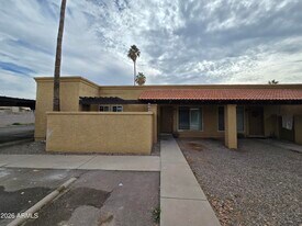 715 N Arrowhead Dr in Chandler, AZ - Building Photo