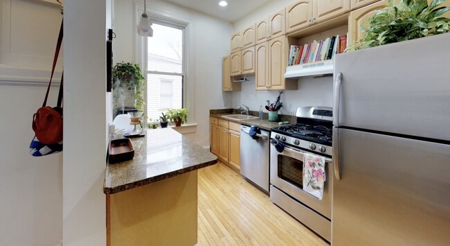 2121 N Sheffield Ave, Unit 3R in Chicago, IL - Foto de edificio - Building Photo