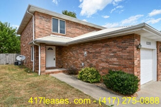 1257 E Lakewood St in Springfield, MO - Building Photo - Building Photo