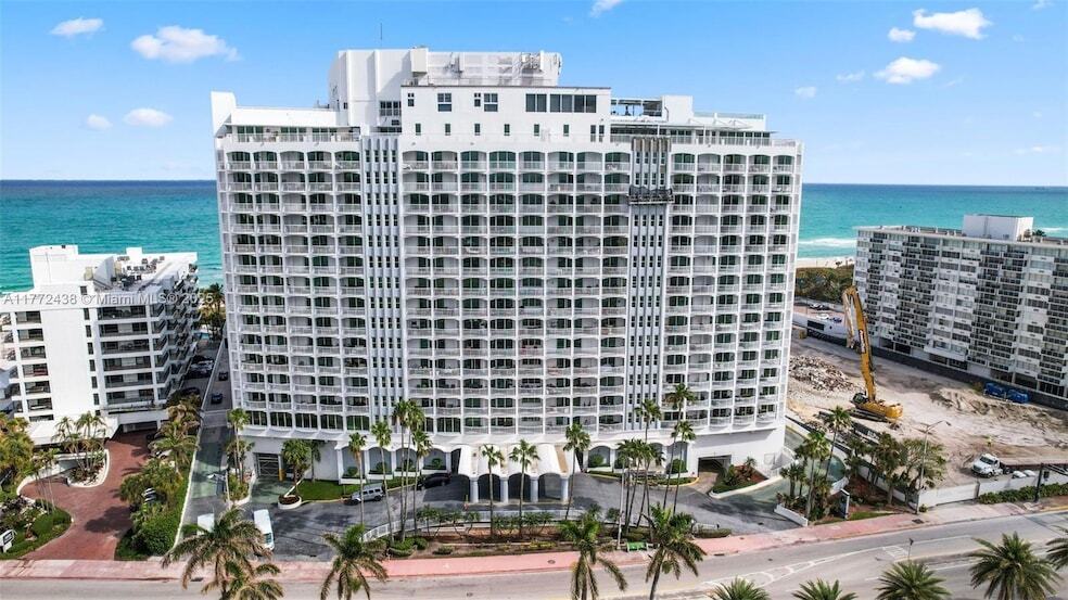 5401 Collins Ave, Unit 1407 in Miami Beach, FL - Building Photo